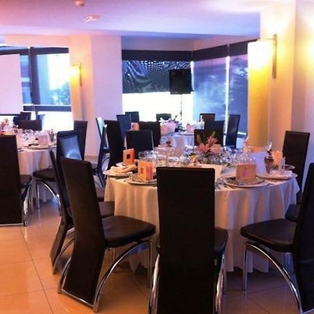Hotel Diego'S Кембрилс Екстериор снимка