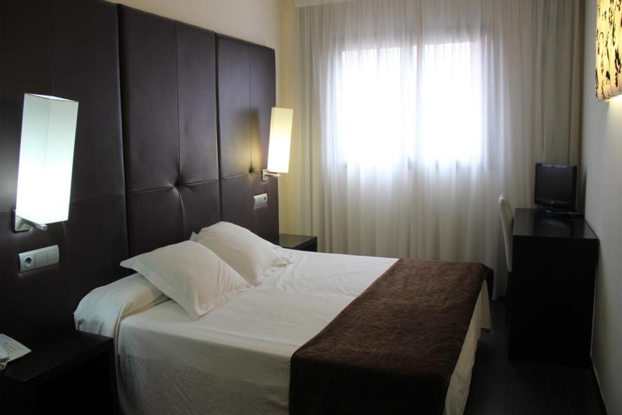Hotel Diego'S Кембрилс Екстериор снимка