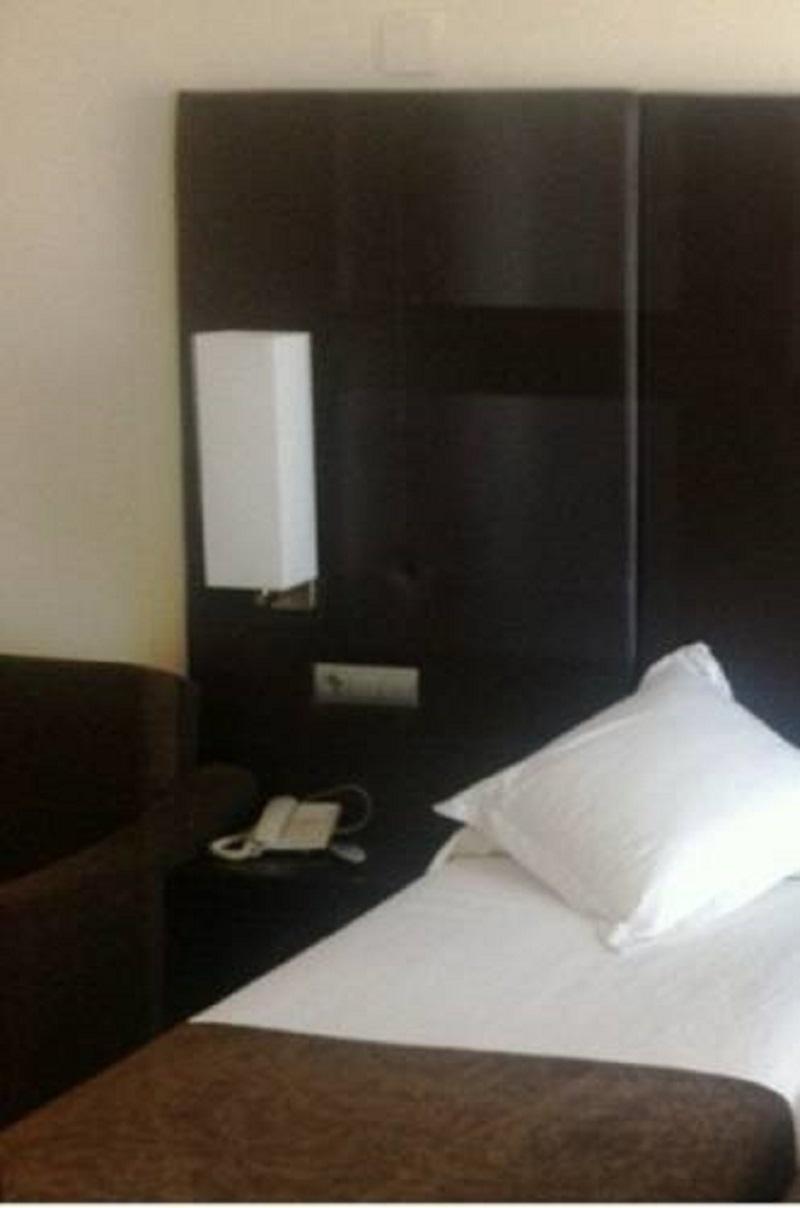 Hotel Diego'S Кембрилс Екстериор снимка