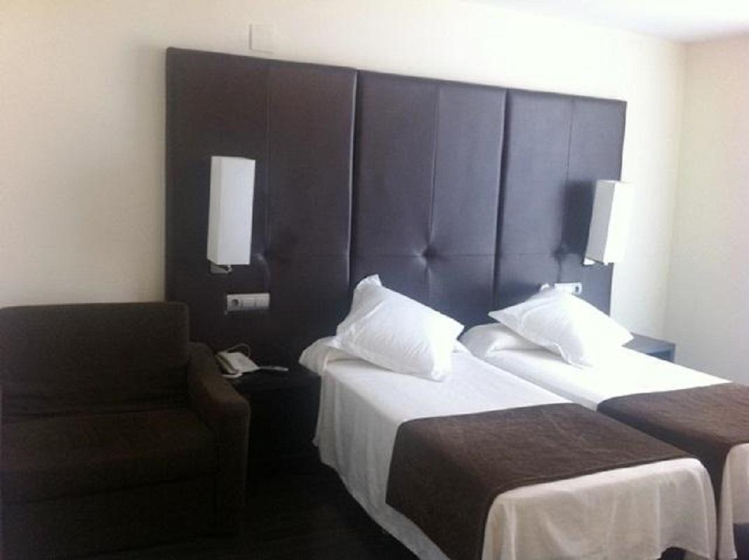 Hotel Diego'S Кембрилс Екстериор снимка