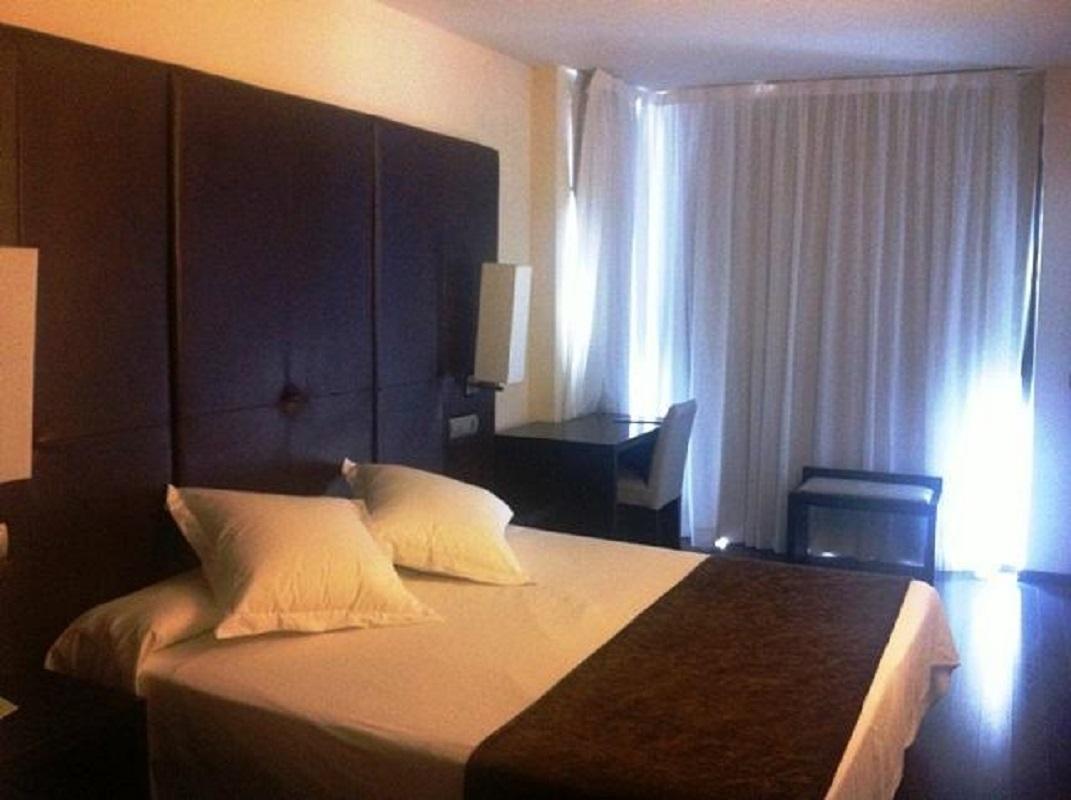 Hotel Diego'S Кембрилс Екстериор снимка